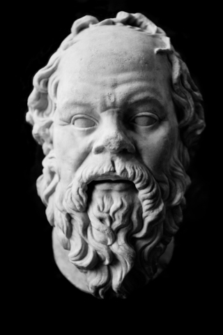 Socrates_statue_at_the_Louvre,_8_April_2013.jpg